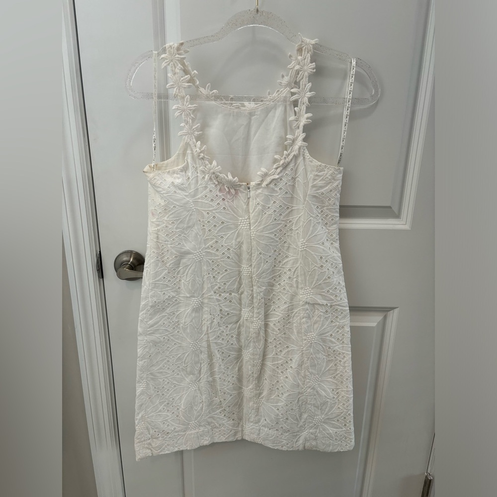 Lilly Pulitzer Annabelle shift dress resort white sunflower eyelet. Size 4 - Picture 5 of 8